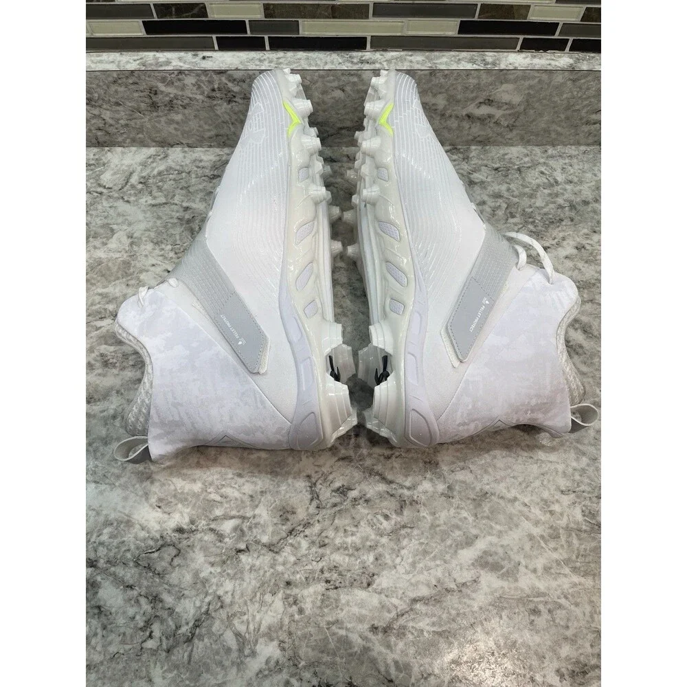Under Armour football cleats 3026487-100 White Size 18